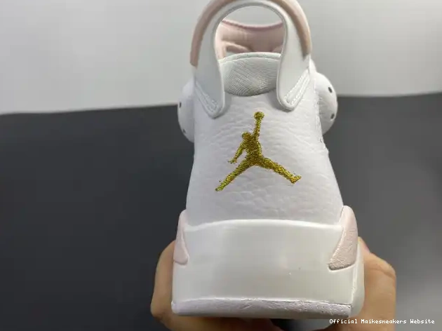 Official Maikesneakers (W) DH9696-100 Hoops Gold Jordan Air Retro 6 0502